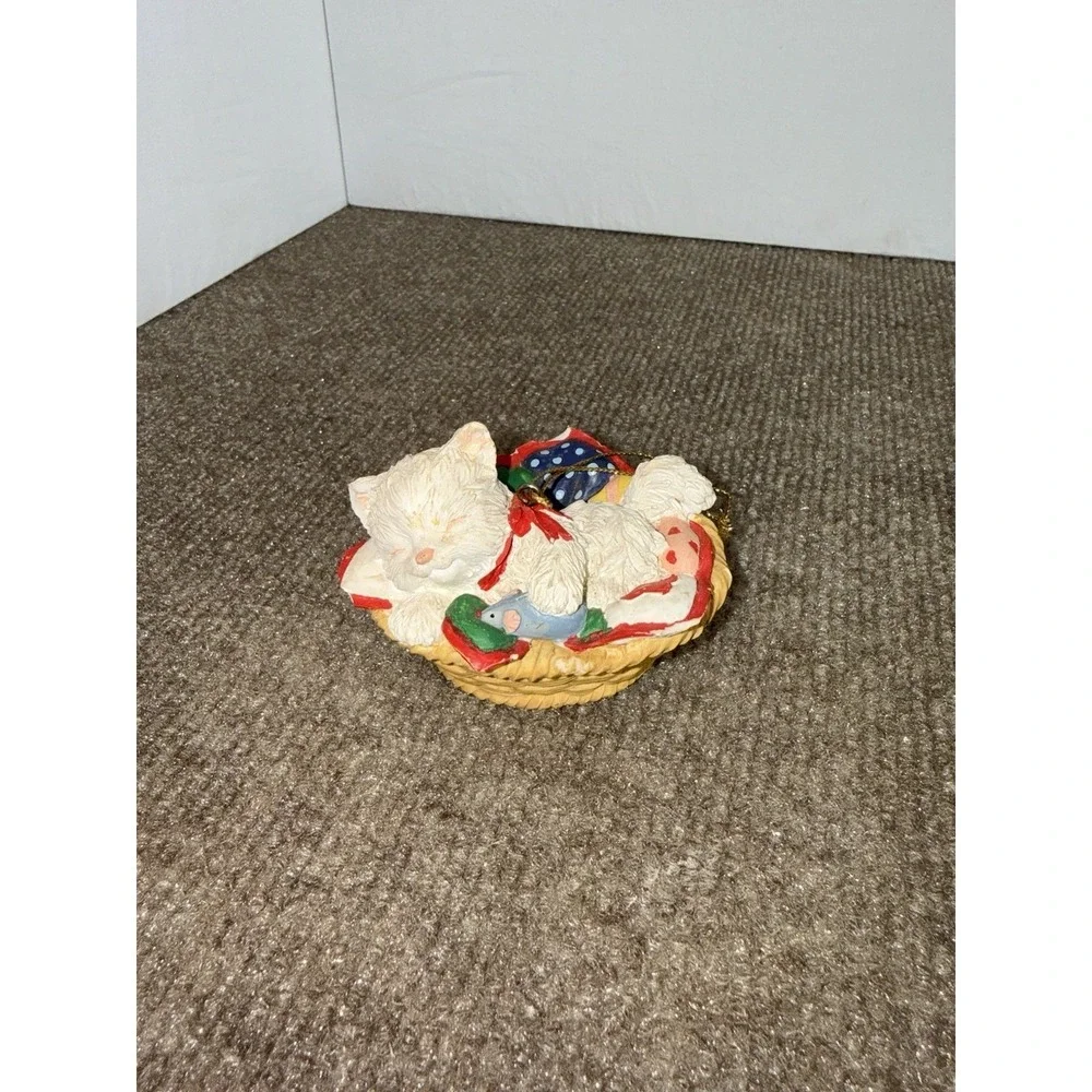 Sleeping White Kitten in Basket Resin Ornament Cat Figurine with Mouse and Bow